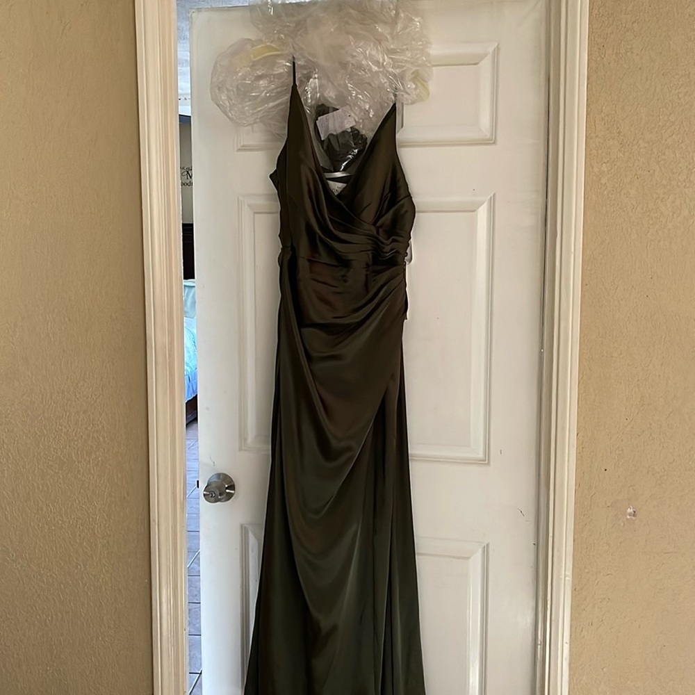 David’s Bridal Bridesmaids dress size 14 new with tag with matching sheer shaw